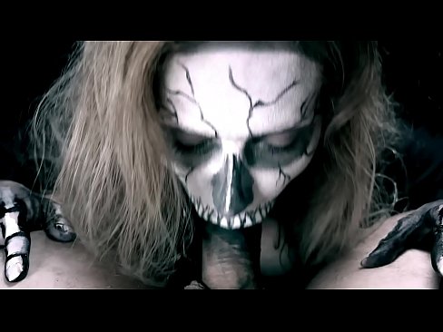 ❤️ ສາວ Demon ດູດ cock ກັບປາກສີດໍາຂອງນາງແລະກືນ cum. ️ ໜັງໂປ້ ຢູ່ພວກເຮົາ ☑